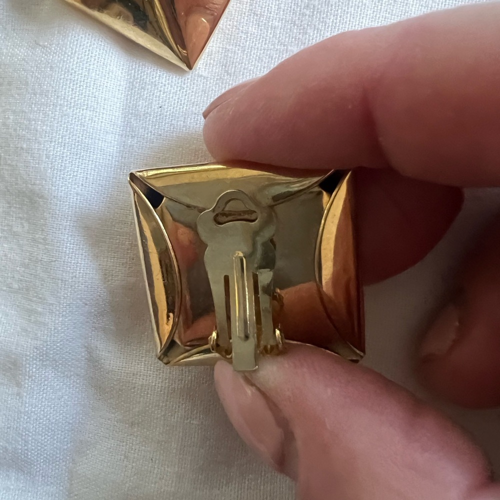 Vintage Chic Gold Pyramid Stud Earrings - Picture 2 of 6